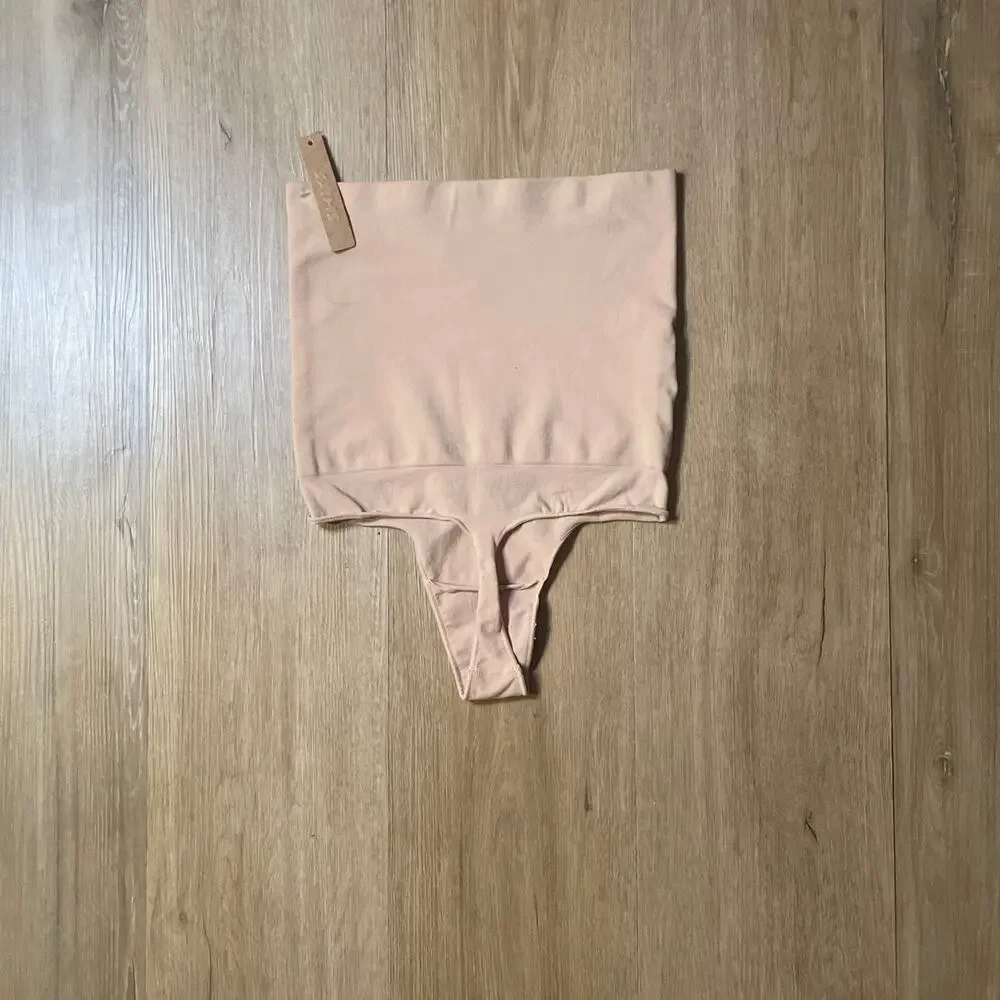 NWT SKIMS CORE CONTROL HIGH-WAISTED THONG